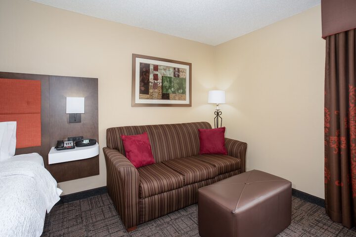 1 King Bed Study with Sofa Bed (12 of 21)