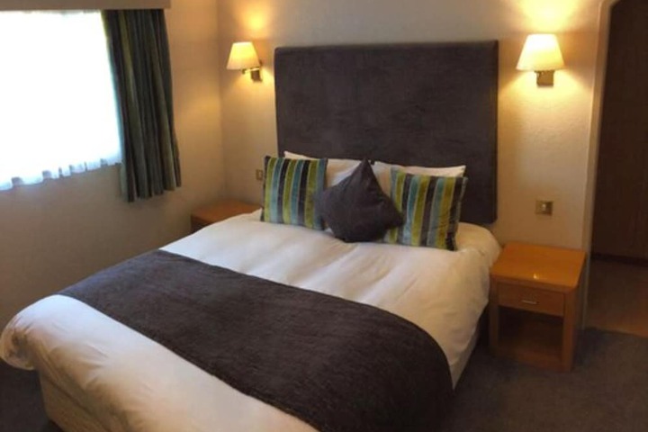 Room 12 of 39