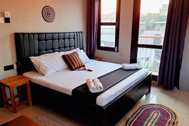 Room 18 of 32
