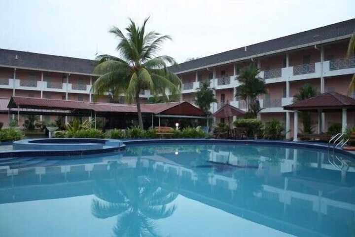 Hotel Pool