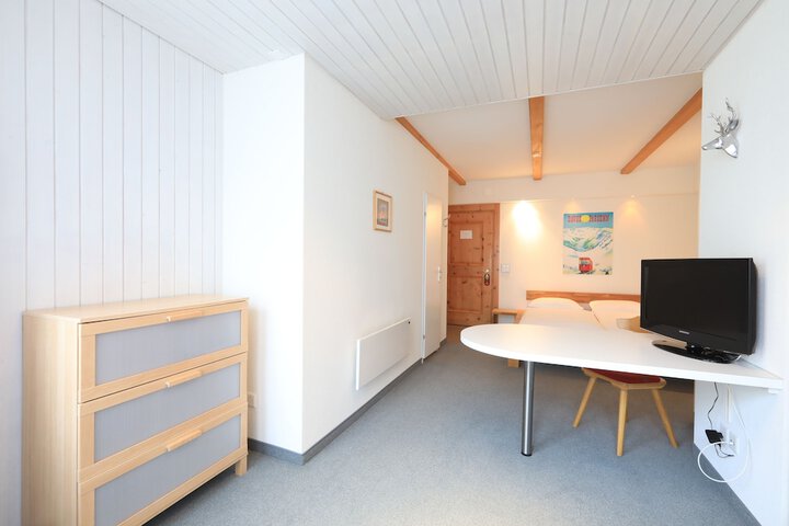 Room 37 of 60