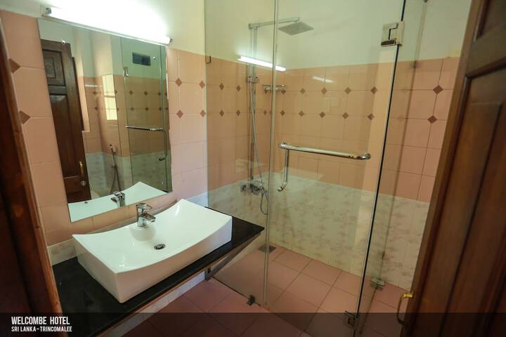 Room 8 of 27