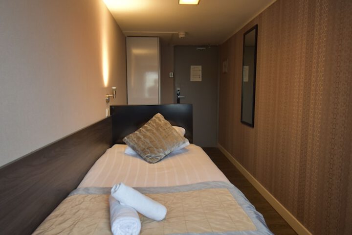 Room 18 of 38