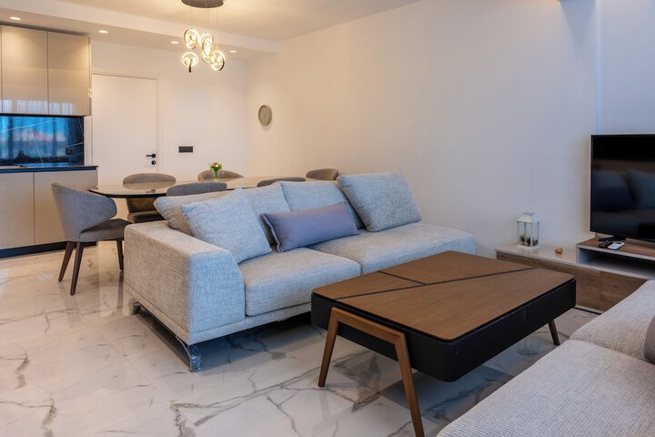 Room 14 of 28