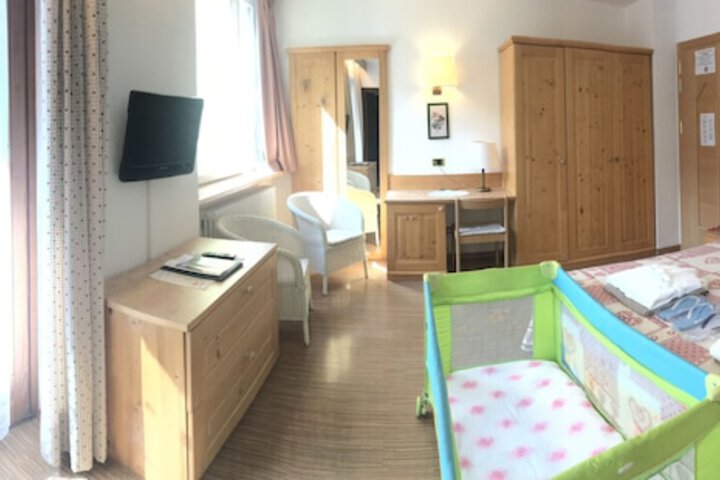 Room 10 of 68