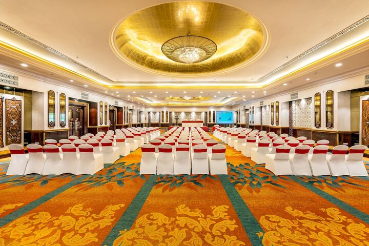 Ballroom/Hall 63 of 81
