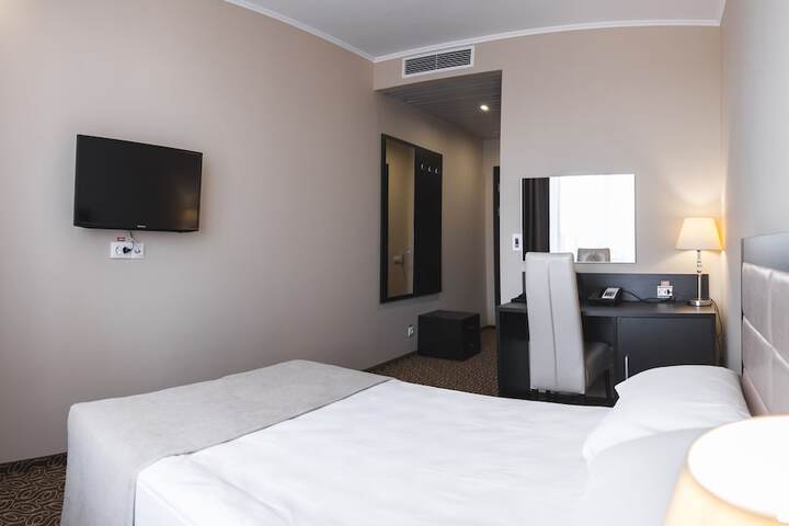 Room 13 of 49