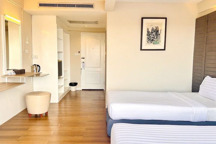 Room 7 of 28