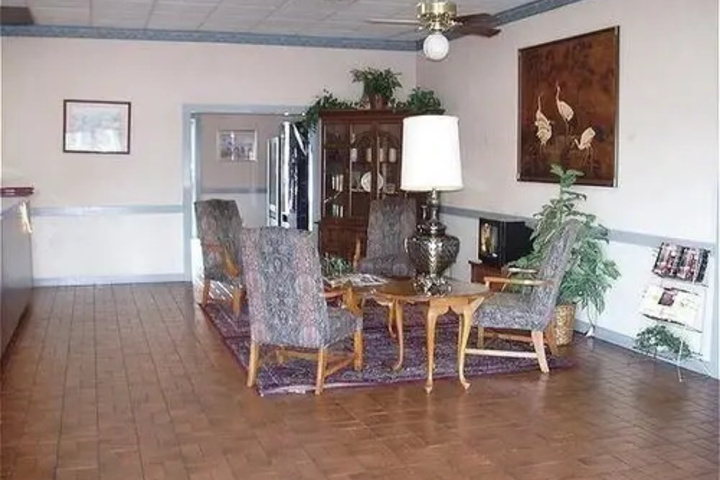 Exterior of GUEST INN OF LONGVIEW
