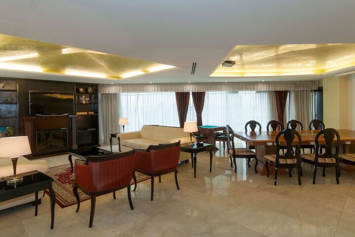 Room 3 of 33