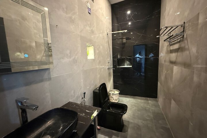 Room 9 of 22