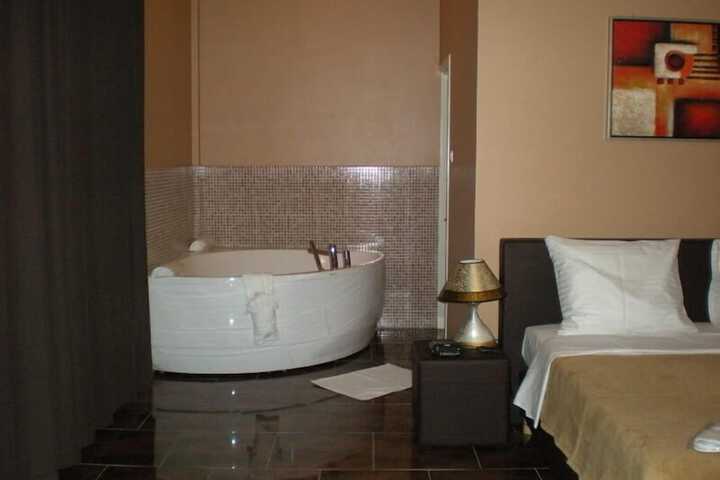Jetted tub