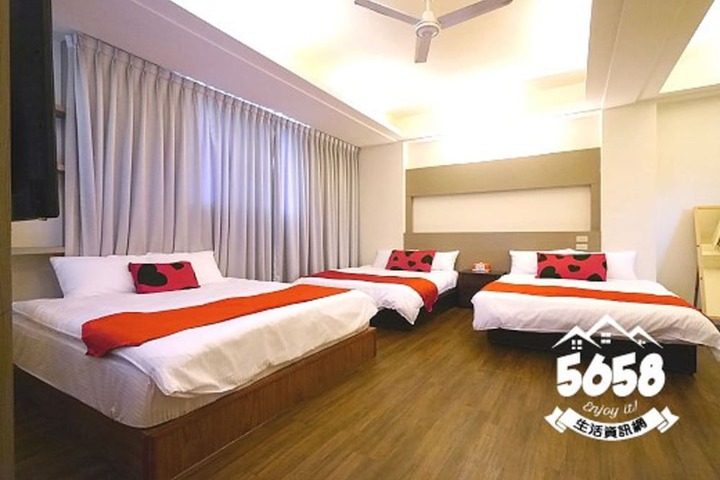 Room 4 of 20