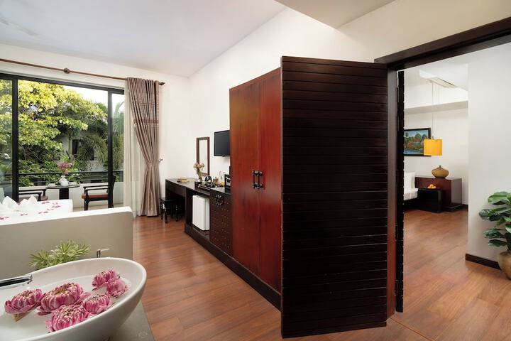 Room 32 of 122