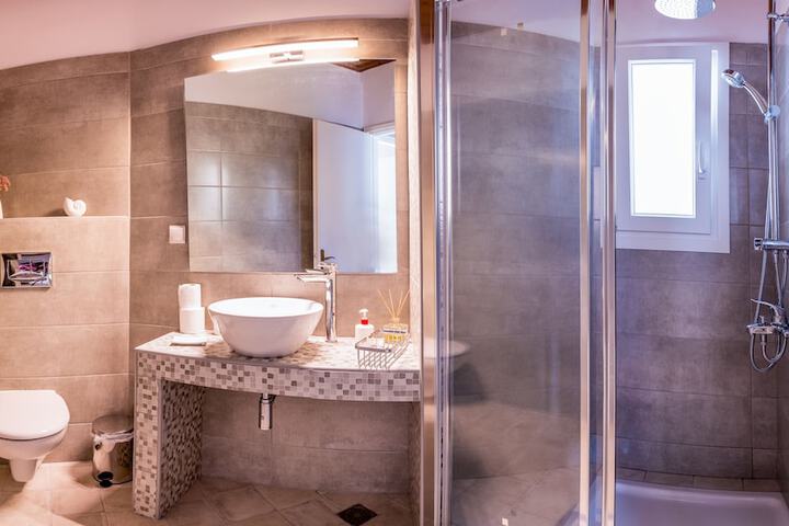 Room 15 of 27