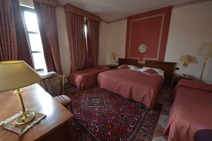 Room 18 of 38