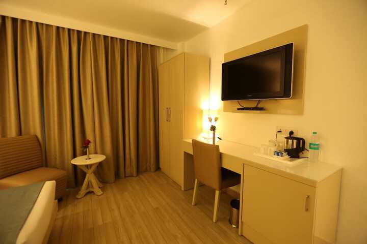 Room 15 of 37