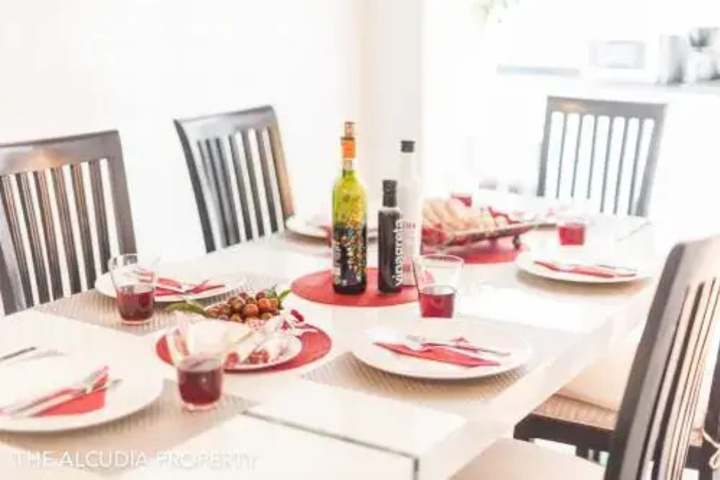 Dining 9 of 10
