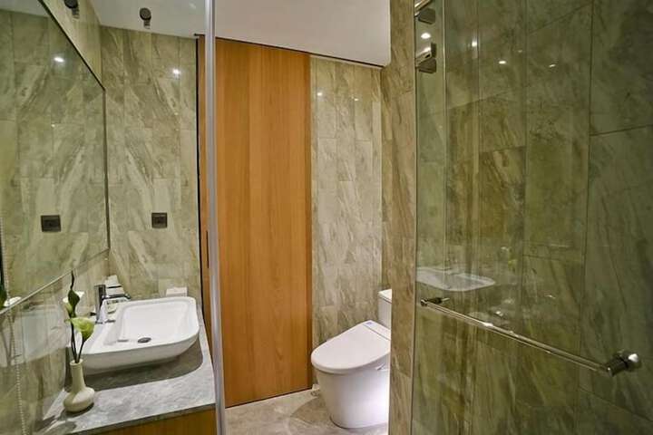 Room 6 of 27