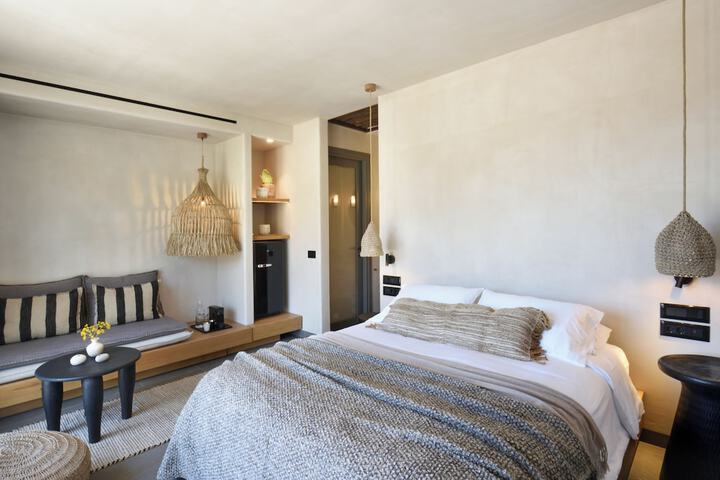 Room 3 of 38