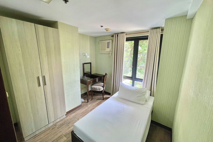 Room 8 of 37