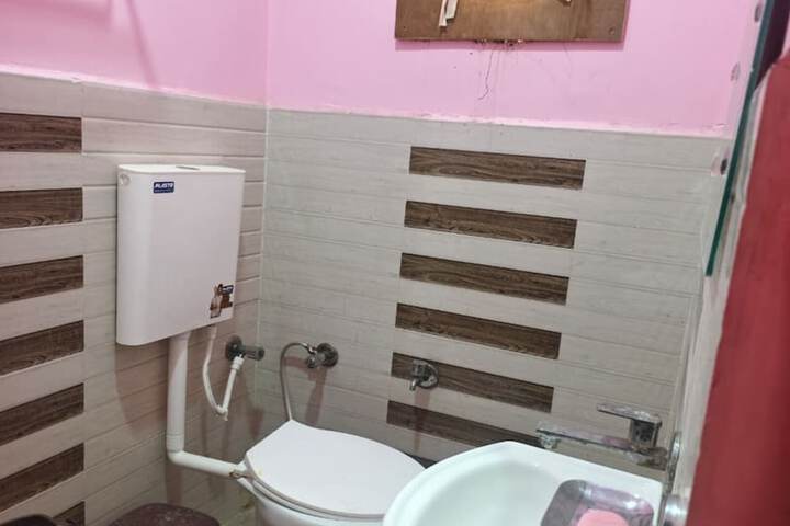 Room 8 of 14