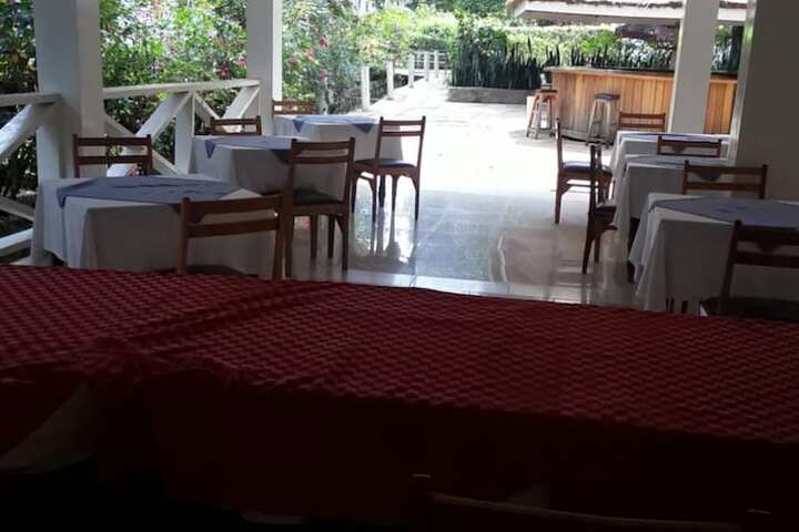Dining 15 of 21