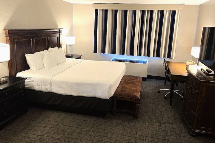 1 King Bed Sofa Bed Microwave and Refrigerator WiFi Full Breakfast (1 of 33)