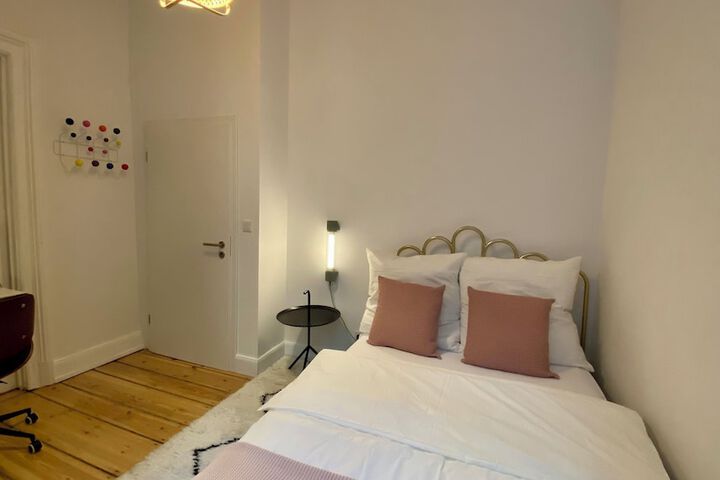 Room 4 of 28