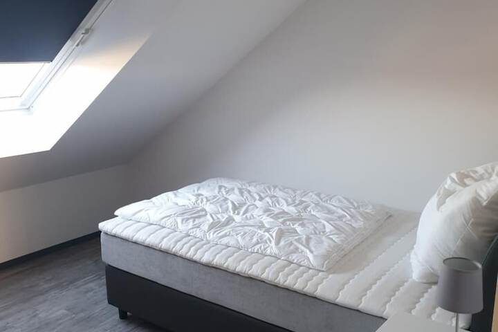 Room 8 of 30