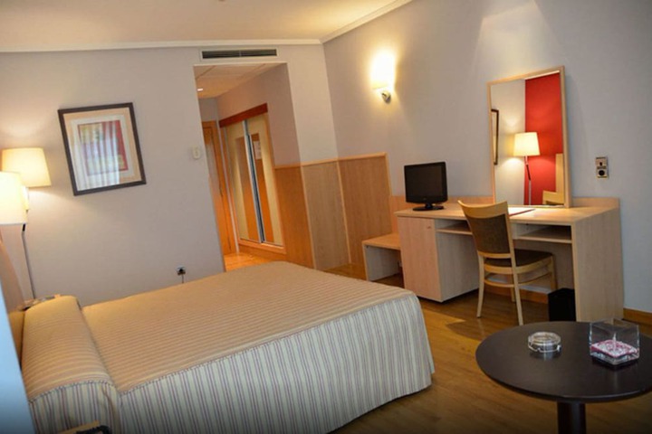 Room 3 of 41