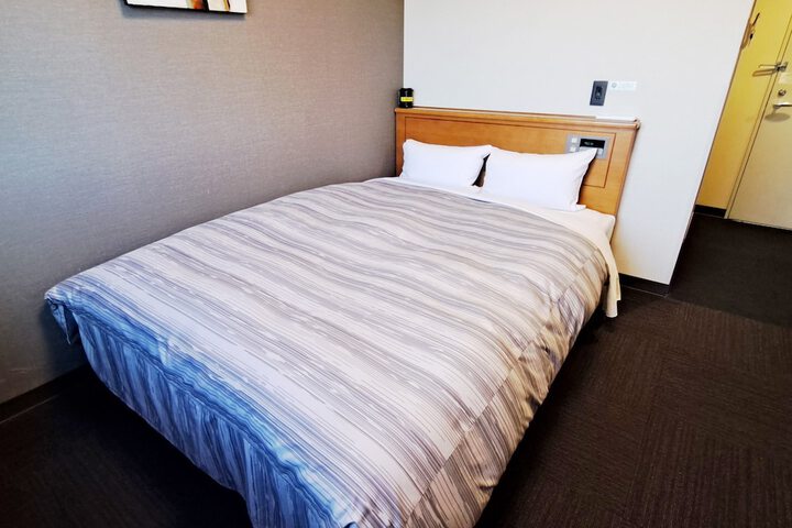 Room 6 of 27
