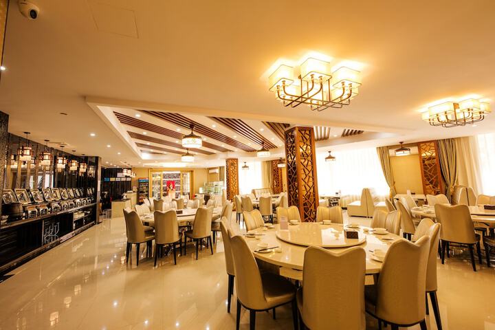Dining 2 of 13