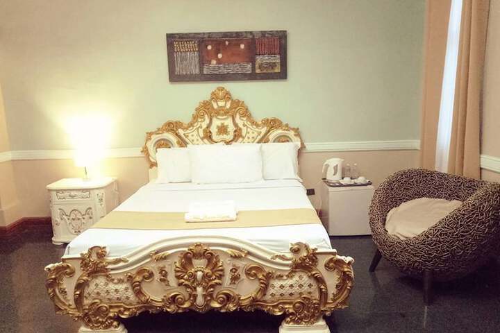 Room 14 of 80