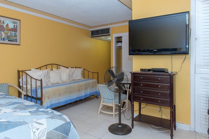 Room 8 of 17