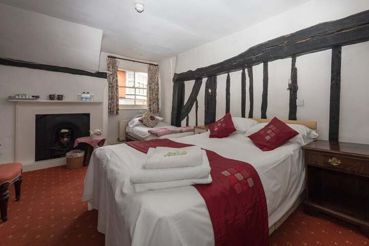 Room 6 of 16