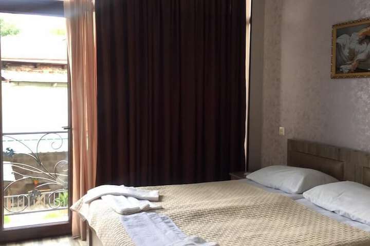 Room 14 of 33