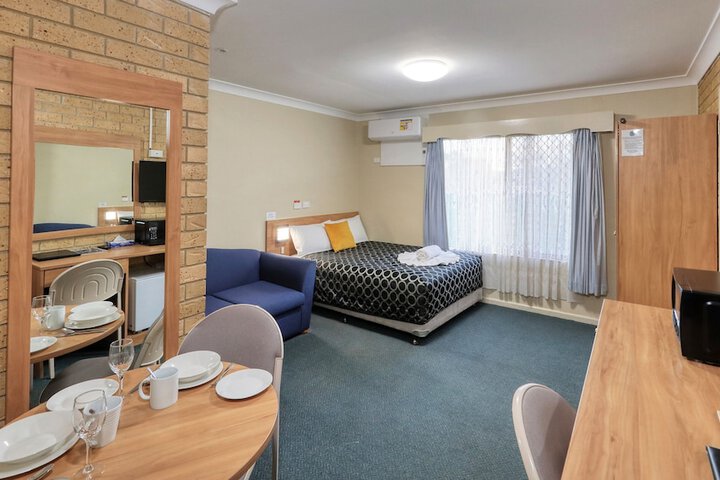 Room 3 of 99
