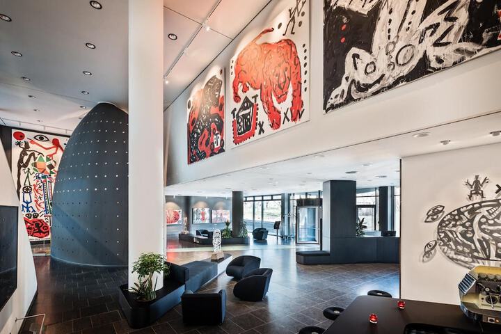 Entrance & Lobby