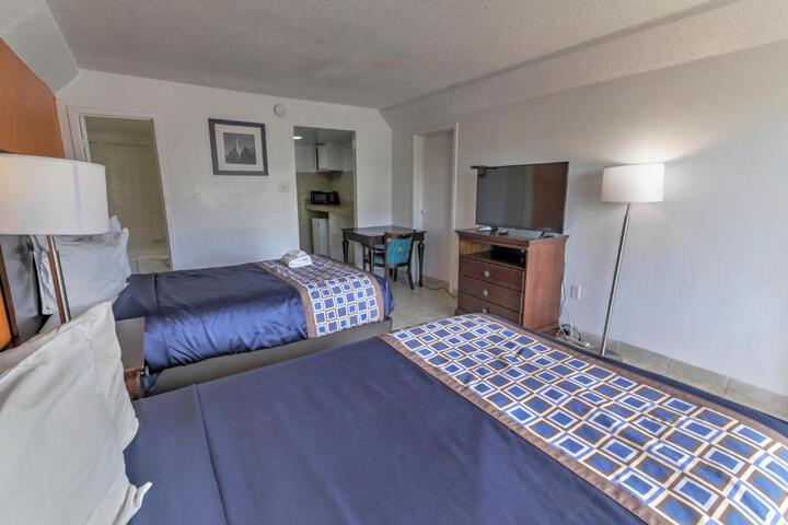 2 Double Beds (6 of 16)