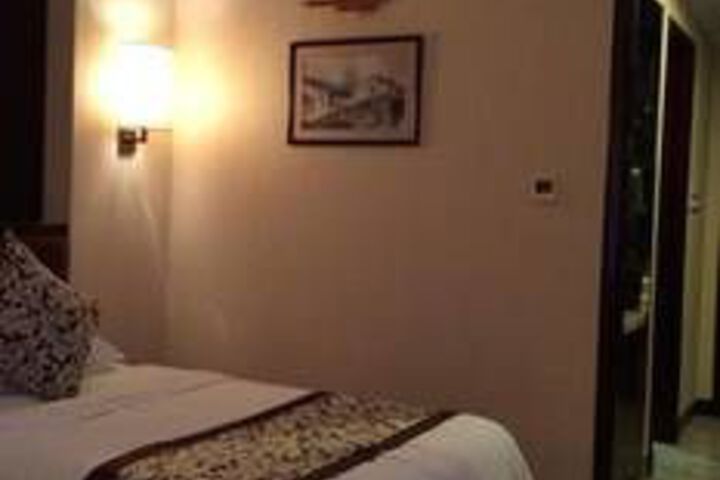 Room 16 of 98