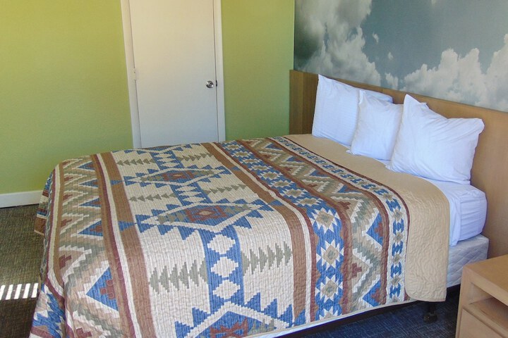 Room 11 of 64
