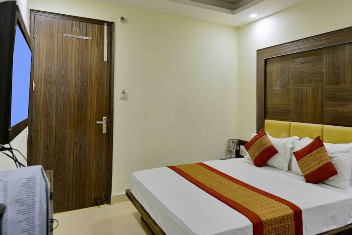 Room 8 of 32