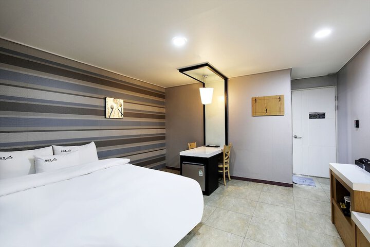 Room 8 of 47