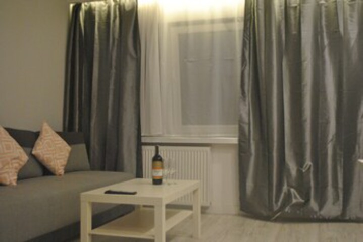Room 9 of 80