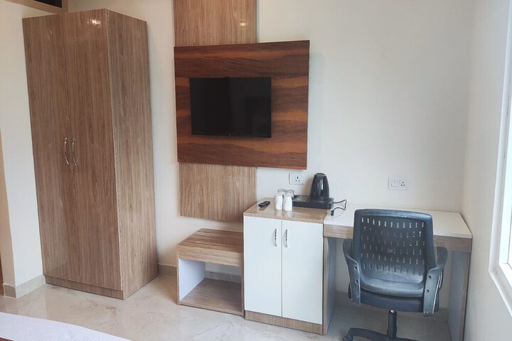 Room 13 of 21
