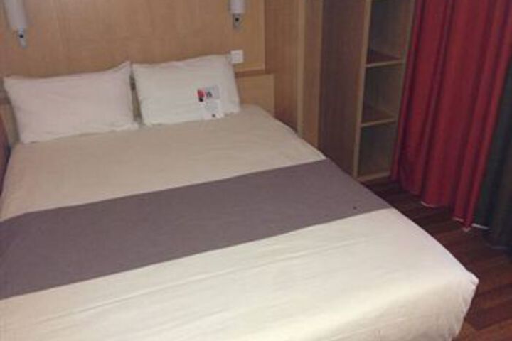 Room 4 of 19