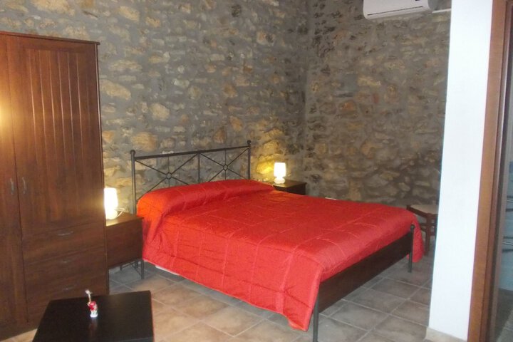 Room 3 of 53