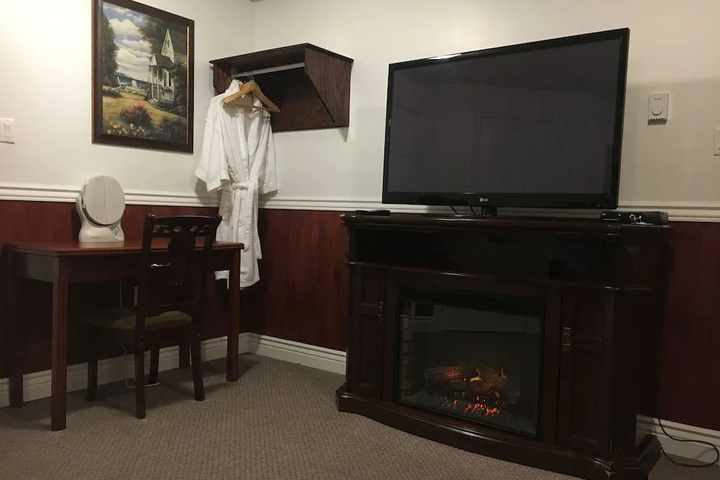 Room 4 of 17