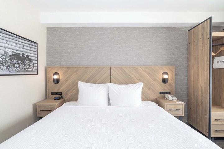 Room 4 of 37